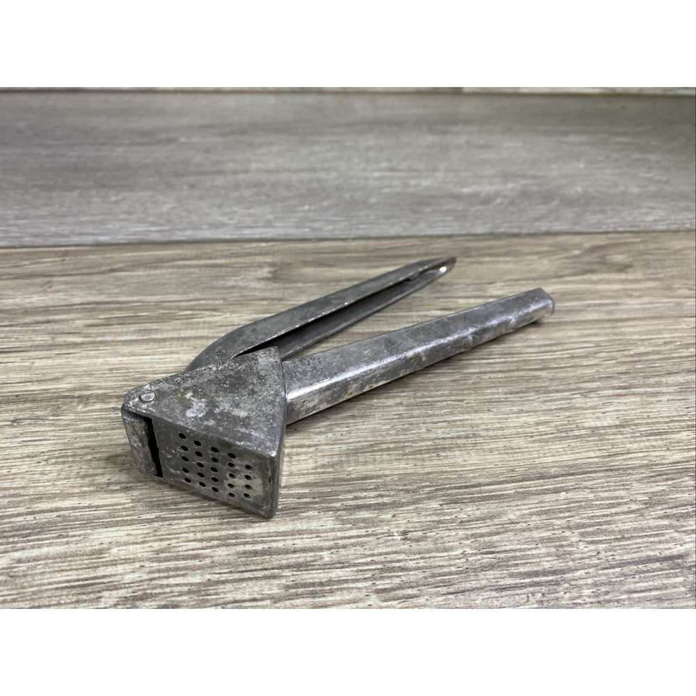 Vintage 1970s Aluminum Garlic Press Crusher 6"x‎ 2" Made in Taiwan